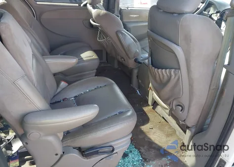 2001 Chrysler Town & Country Limited z USA, uszkodzony, nr VIN 2C8GP64L91R240266